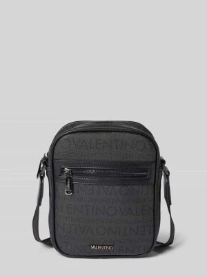 Zdjęcie produktu Torba na długim pasku z nadrukiem z logo na całej powierzchni model ‘Tracollina’ VALENTINO BAGS