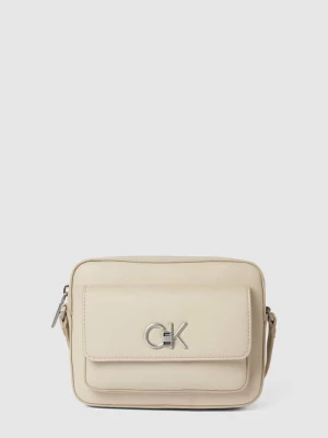 Torba na ramię z aplikacją z logo model ‘CAMERA BAG’ CK Calvin Klein