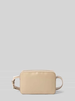Torba na ramię z detalem z logo i regulowanym paskiem na ramię CK Calvin Klein
