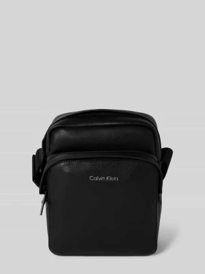 Torba na ramię z detalem z logo model ‘MUST’ CK Calvin Klein