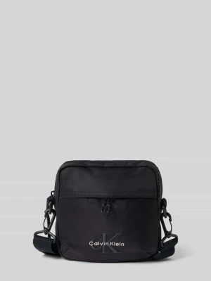 torba na ramię z wyhaftowanym logo model '	BOLD SQUARE CROSSBODY' CK Calvin Klein