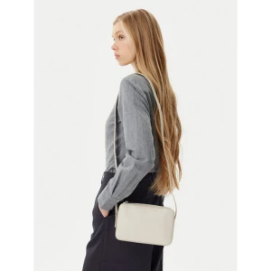 Torebka Calvin Klein Embossed Logo Camera Bag K60K612555 Beżowy