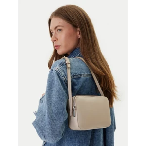 Torebka Calvin Klein Foil Logo Elongated Camera Bag LV04F3276G Beżowy