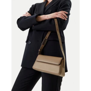 Torebka Calvin Klein Jeans Belted Small Shoulder Bag LV04K3110G Beżowy