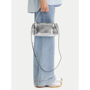 Torebka Calvin Klein Pocket Silver Nylon Small Bag LV04F3443G Srebrny