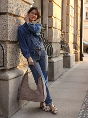 Torebka damska hobo z zamszu ekologicznego beżowa Puccini