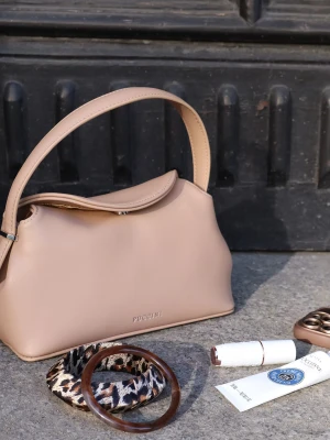 Torebka damska typu kuferek mała jasnobeżowa Puccini