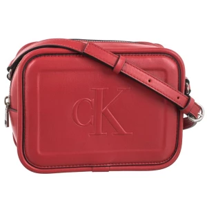 Zdjęcie produktu Torebka Listonoszka Sculpted Camera Bag Pipping K60K610309 XL6 Dark Candy Apple (CK179-b) Calvin Klein