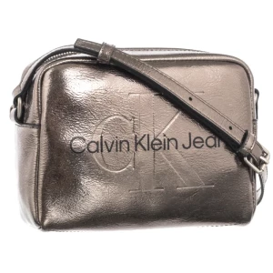 Zdjęcie produktu Torebka Listonoszka Sculpted Camera Bag Tum Gunmetal K60K612731 ADA (CK584-a) Calvin Klein