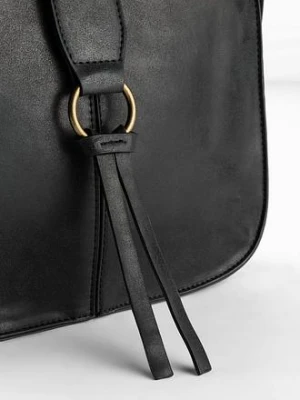 Torebka na ramię z ozdobną klapą bonprix