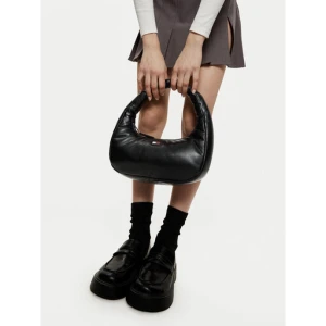 Torebka Tommy Jeans Tjw Pillow Shoulder Bag AW0AW16977 Czarny