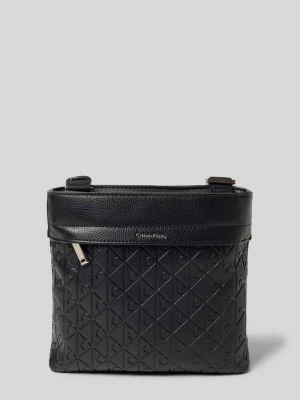 Torebka z detalem z logo i paskiem na ramię CK Calvin Klein