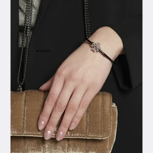 TORY BURCH Bransoletka Eleanor Enamel Pave Hinged Cuff