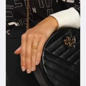 TORY BURCH Pierścionek KIRA
