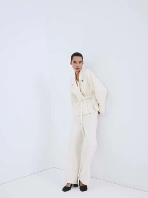 Trencz bawełniany maxi z dużymi klapami i paskiem złamana biel - Kobieta - - MANGO