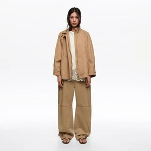 Trencz lejący krótki wysoki kołnierz camel BIMBA Y LOLA