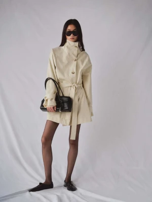 Trencz z kołnierzem kominowym i paskiem kremowy / écru - Kobieta - - MANGO