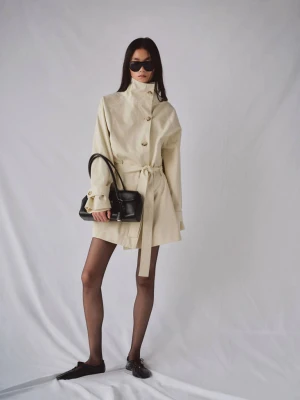 Trencz z kołnierzem kominowym i paskiem kremowy / écru - Kobieta - - MANGO