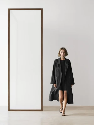 Trencz Z Technicznej Tkaniny Z Dwurzędowym Zapięciem - Czarny - - Massimo Dutti - Kobieta