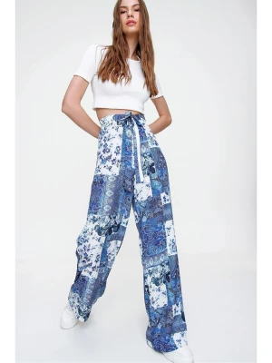 Trend Alacati Spodnie w kolorze niebieskim rozmiar: M