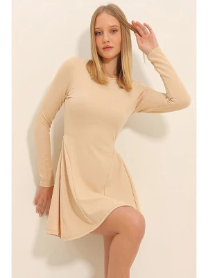 Trend Alaçatı Stili Sukienka w kolorze beżowym rozmiar: S