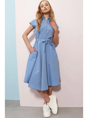 Trend Alacati Sukienka w kolorze błękitnym rozmiar: L