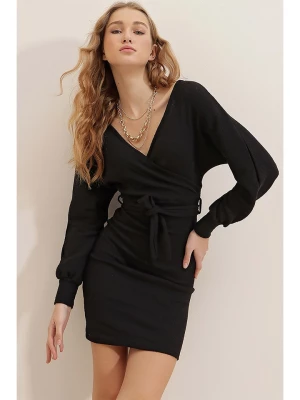 Trend Alacati Sukienka w kolorze czarnym rozmiar: M