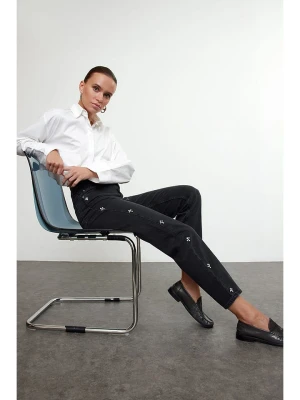 trendyol Dżinsy - Mom fit - w kolorze czarnym rozmiar: 34