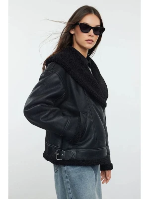 trendyol Kurtka w kolorze czarnym ze skóry syntetycznej rozmiar: L