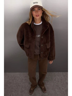 trendyol Płaszcz pluszowy w kolorze ciemnobrązowym rozmiar: M