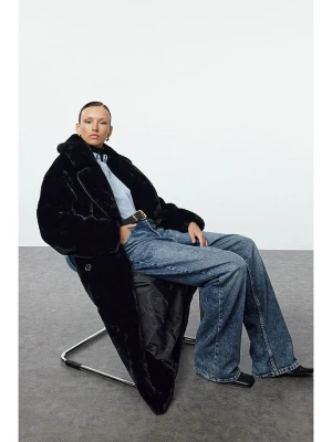 trendyol Płaszcz pluszowy w kolorze czarnym rozmiar: 40