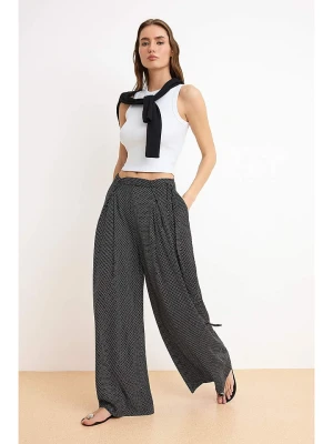 trendyol Spodnie - Loose fit - w kolorze czarno-białym rozmiar: 38