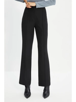 trendyol Spodnie w kolorze czarnym rozmiar: 34