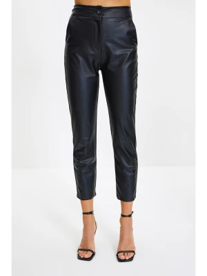 trendyol Spodnie w kolorze czarnym rozmiar: 38