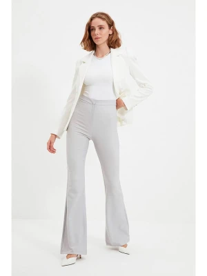 trendyol Spodnie w kolorze jasnoszarym rozmiar: 32