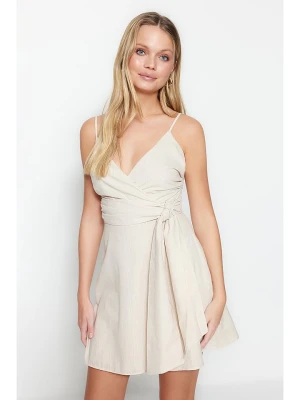 trendyol Sukienka w kolorze kremowym rozmiar: 36