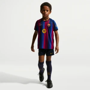 Trzyczęściowy strój piłkarski dla małych dzieci Nike FC Barcelona Stadium 2026 (wersja domowa) – replika - Czerwony