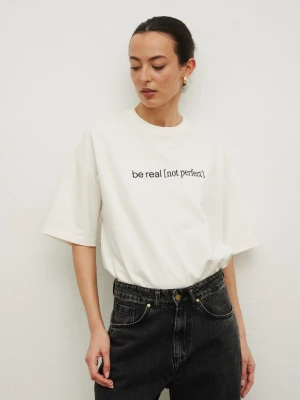 Tshirt z HAFTEM CZARNYM w kolorze CREAM - ALLURE Marsala