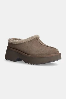 UGG kapcie zamszowe New Heights Cozy Clog kolor brązowy 1162510-HCK