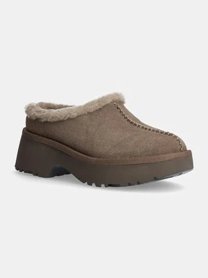 UGG kapcie zamszowe New Heights Cozy Clog kolor brązowy 1162510-HCK