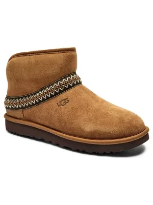 UGG Skórzane śniegowce CLASSIC MINI CRESCENT