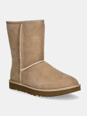 Zdjęcie produktu UGG śniegowce zamszowe Classic Short II kolor beżowy 1016223-SAN