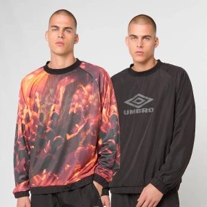 Umbro Reversible Crew Top mężczyźni Bluzy czarny rozmiar Odzież