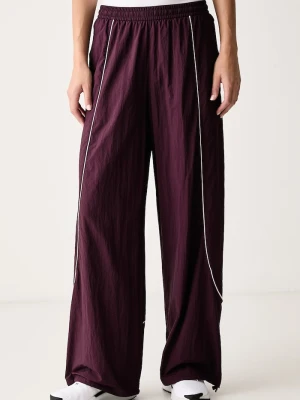 Under Armour spodnie dresowe damskie Unstoppable bordowy