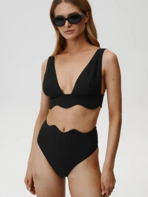 Undress Code biustonosz kąpielowy Bardot Bikini Top kolor czarny miękka miseczka 930