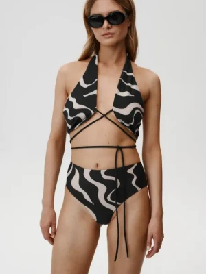 Undress Code biustonosz kąpielowy Lotus Bikini Top kolor czarny miękka miseczka 943