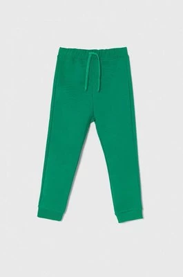 United Colors of Benetton spodnie dresowe bawełniane dziecięce kolor zielony gładkie