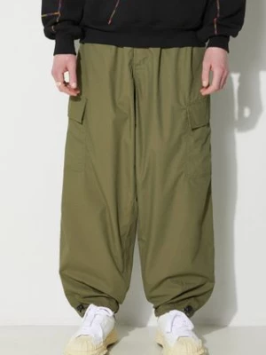 Universal Works spodnie Loose Cargo Pant męskie kolor zielony w fasonie cargo 30143.OLIVE