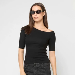 Urban Classics Ladies Organic Asymmetric Rib Tee kobiety Topy czarny rozmiar Odzież