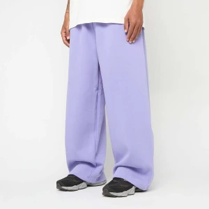 Urban Classics Fluffy Trackpants mężczyźni Spodnie dresowe fioletowy rozmiar Odzież